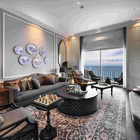 Hualien Farglory Hotel Yanliau Екстер'єр фото The living room of a suite at The Oberoi, Mumbai