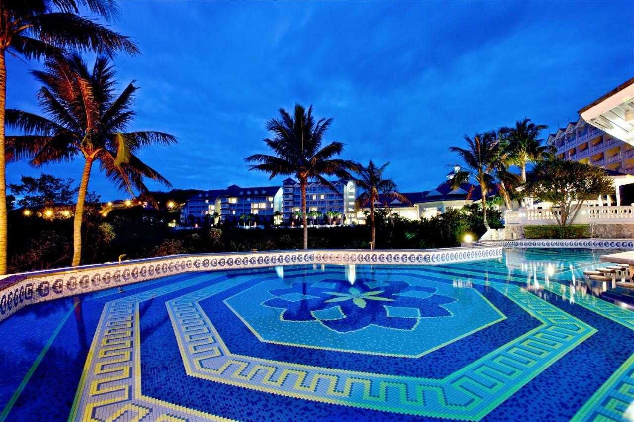 Hualien Farglory Hotel Yanliau Екстер'єр фото The pool at the Royal Garden Villas
